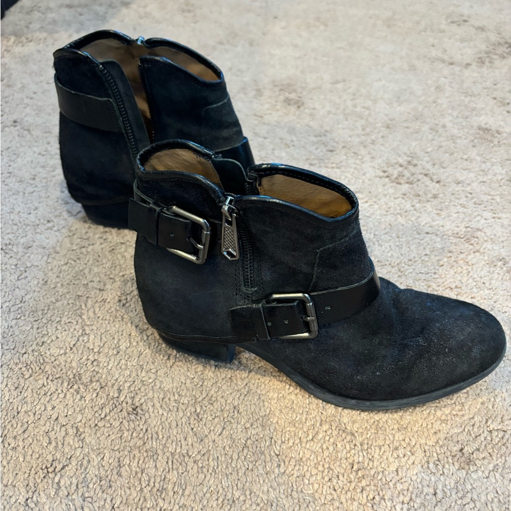 Donald J. Pliner black leather/suede booties
